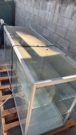 6ft long & 2ft wide glass case