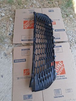 Grill lower  toyota  camry  fit  2024-2026