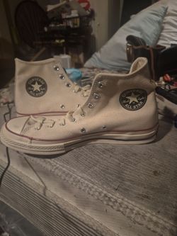 Tennis shoes