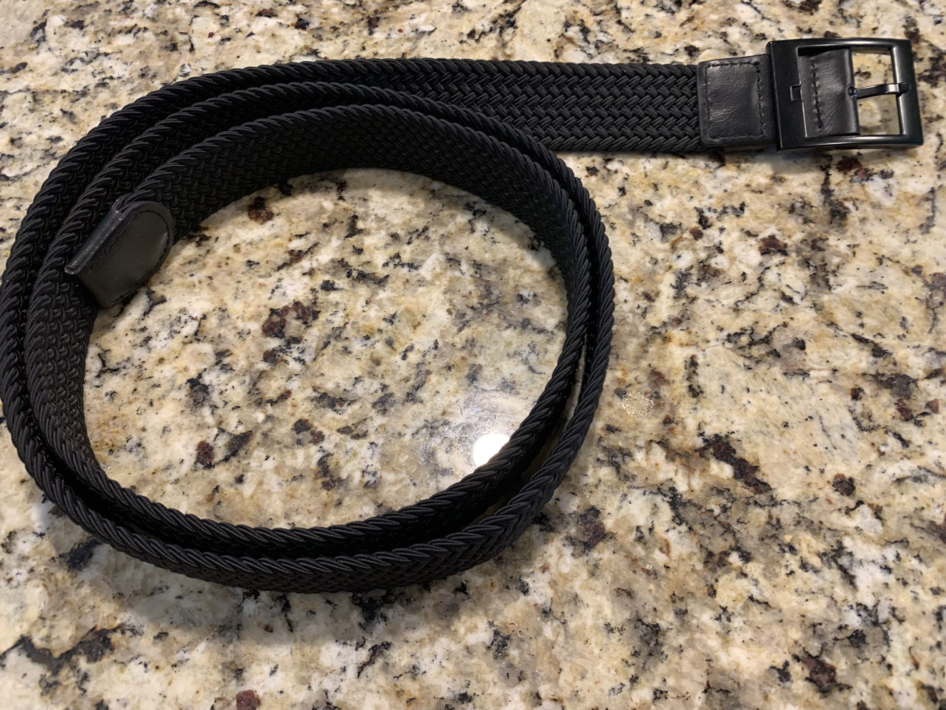 New Men’s Elastic Braided Belt Total Length Is 54 Inches, Black Metal Buckle, Can Fit Smaller Waists.