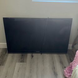46” TOSHIBA TV w/ Extended Mount 