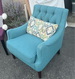 Practically new turquoise side chair Practically new turquoise side chair