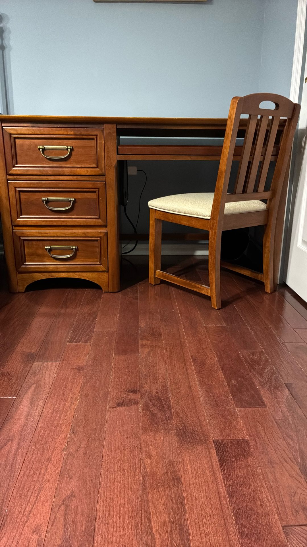 Stanley Desk And Chair