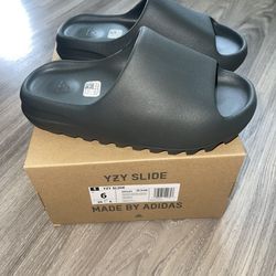 Yeezy Slides Dark Onyx Size 6