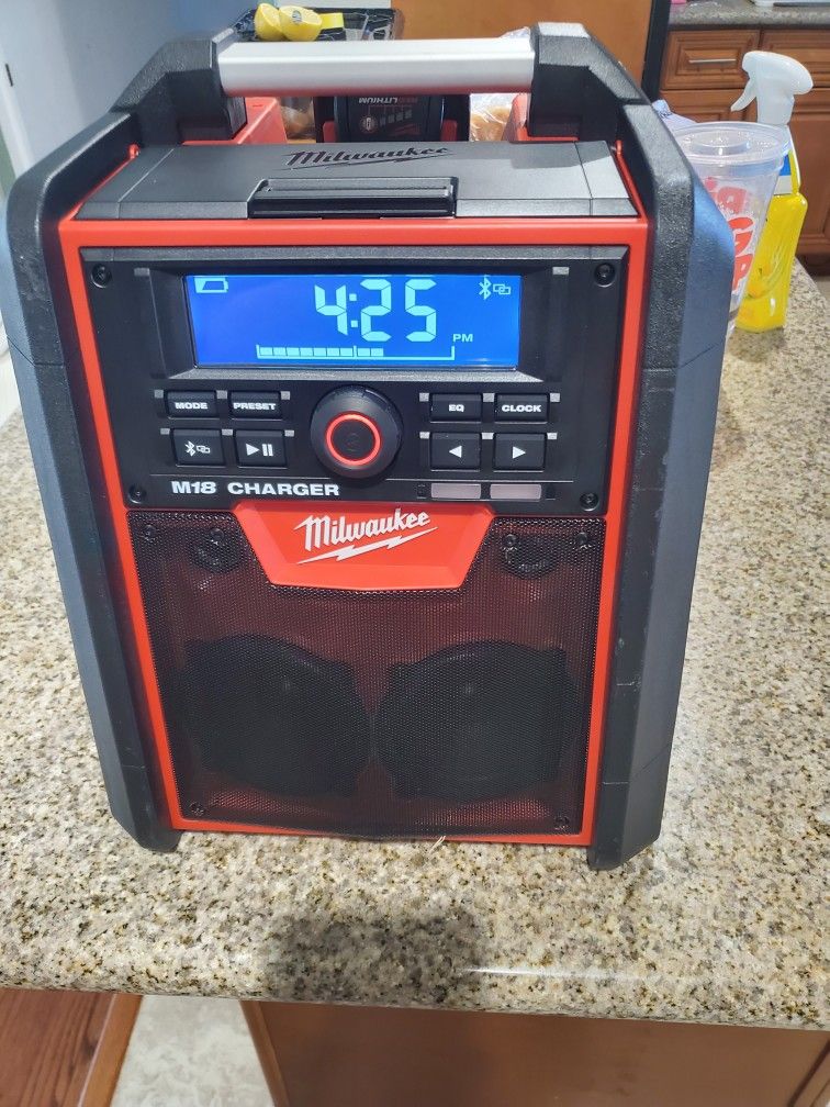 Milwaukee M18 Battery Charger Radio Faulty Volume Knob