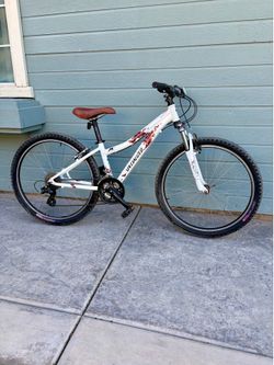 SPECIALIZED MYKA SPORT MOUNTAIN BIKE 26” Wheels