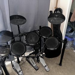 Alesius Drum Set. 