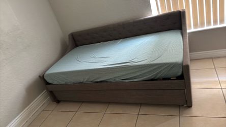 Sofa cama  con colchones nuevos y forros