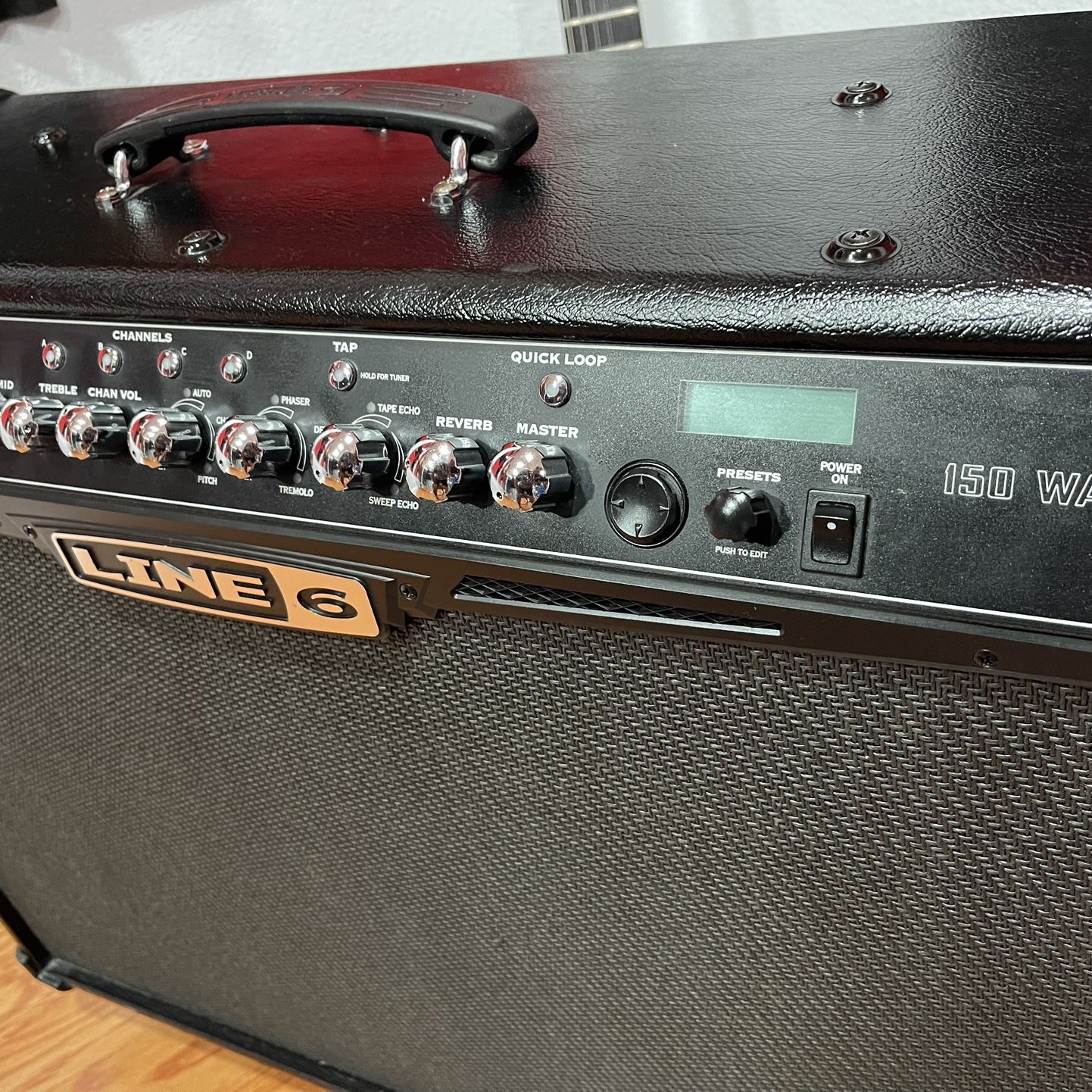 Line 6 150 Watts, Guitar Amp Combo With Effects
