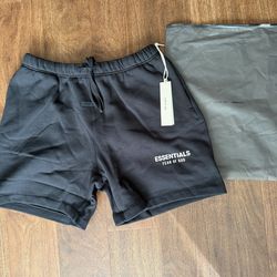 Essential shorts size L