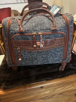 Samantha Brown rolling luggage