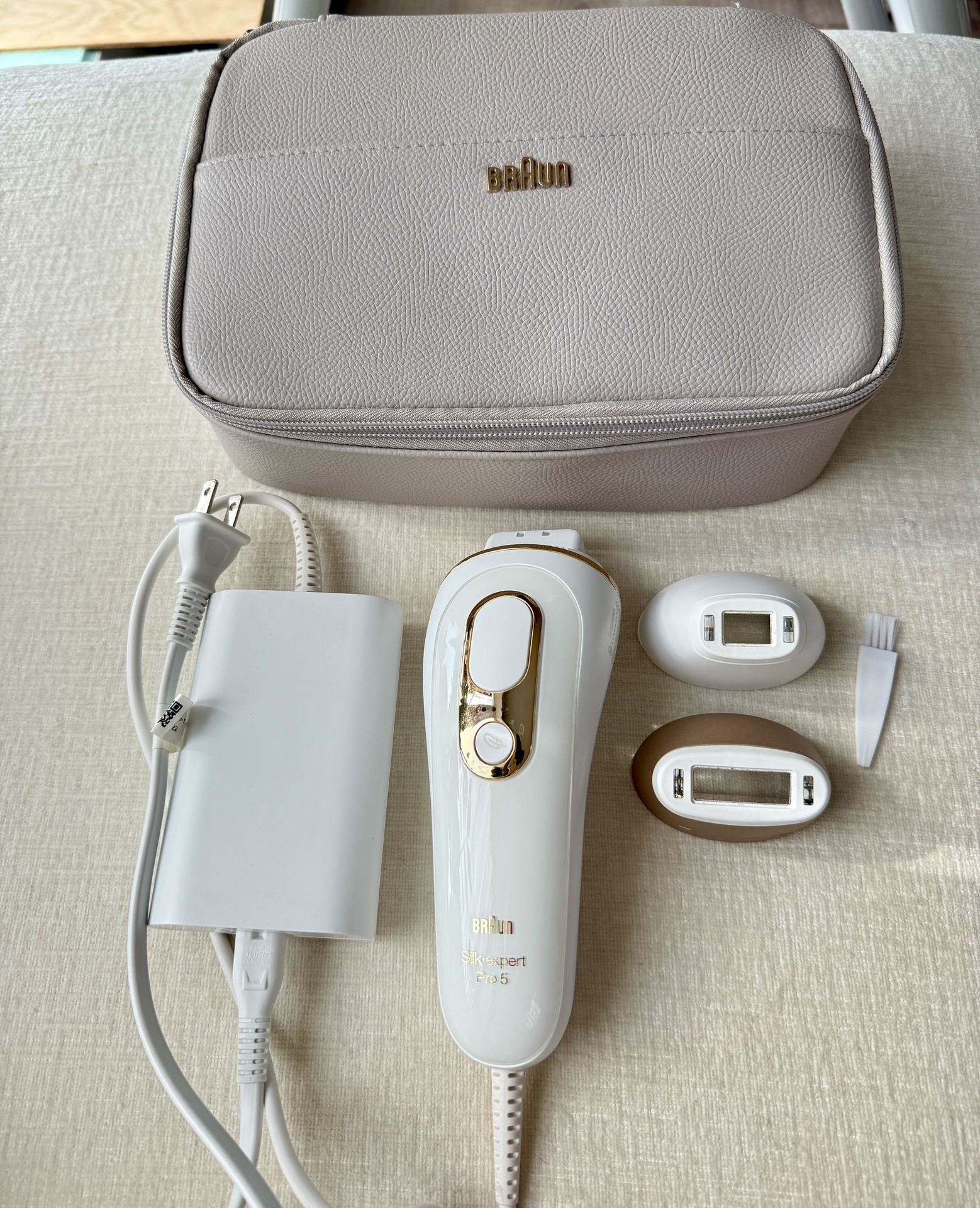 Braun Silk·expert Pro 5 IPL: Alternative to Laser Hair Removal with 2 Caps and Leather Pouch