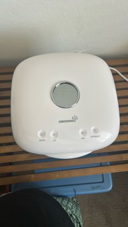 Brand New GROWNSY UV Light Sanitizer 4-in-1 Bottle Sterilizer and Dryer Baby