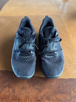 Black Nike Shoe Size 7