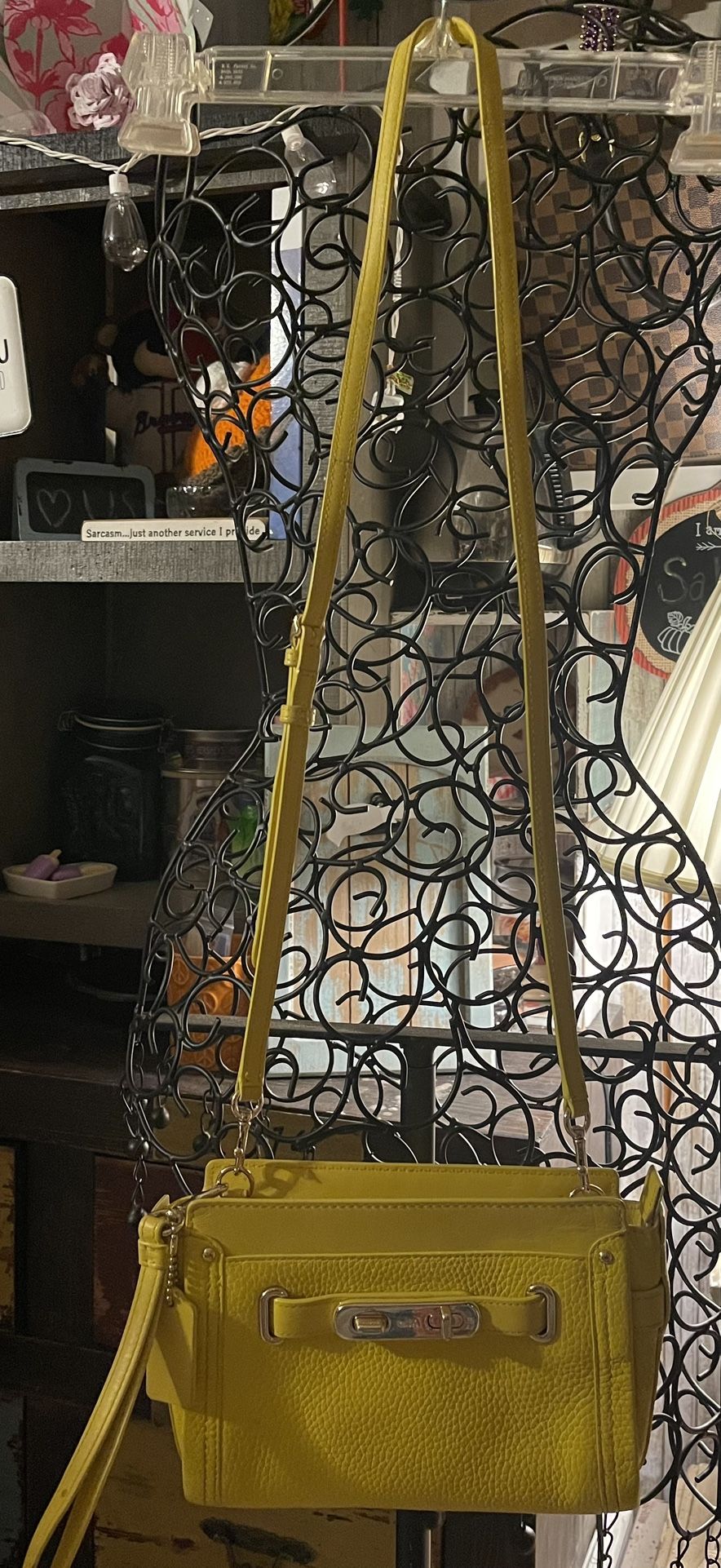 Coach Swagger Pebble Leather Wristlet / Crossbody 8x5.5x2 like new condition retails $298