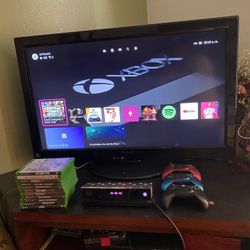 Xbox One En Muy Buen Estado Con Juegos Y Tv Televisión Incluido Lo Estoy Vendiendo Por Que Me Compre Otro Y No Me Sirve De Nada Tenerlo Guardado 