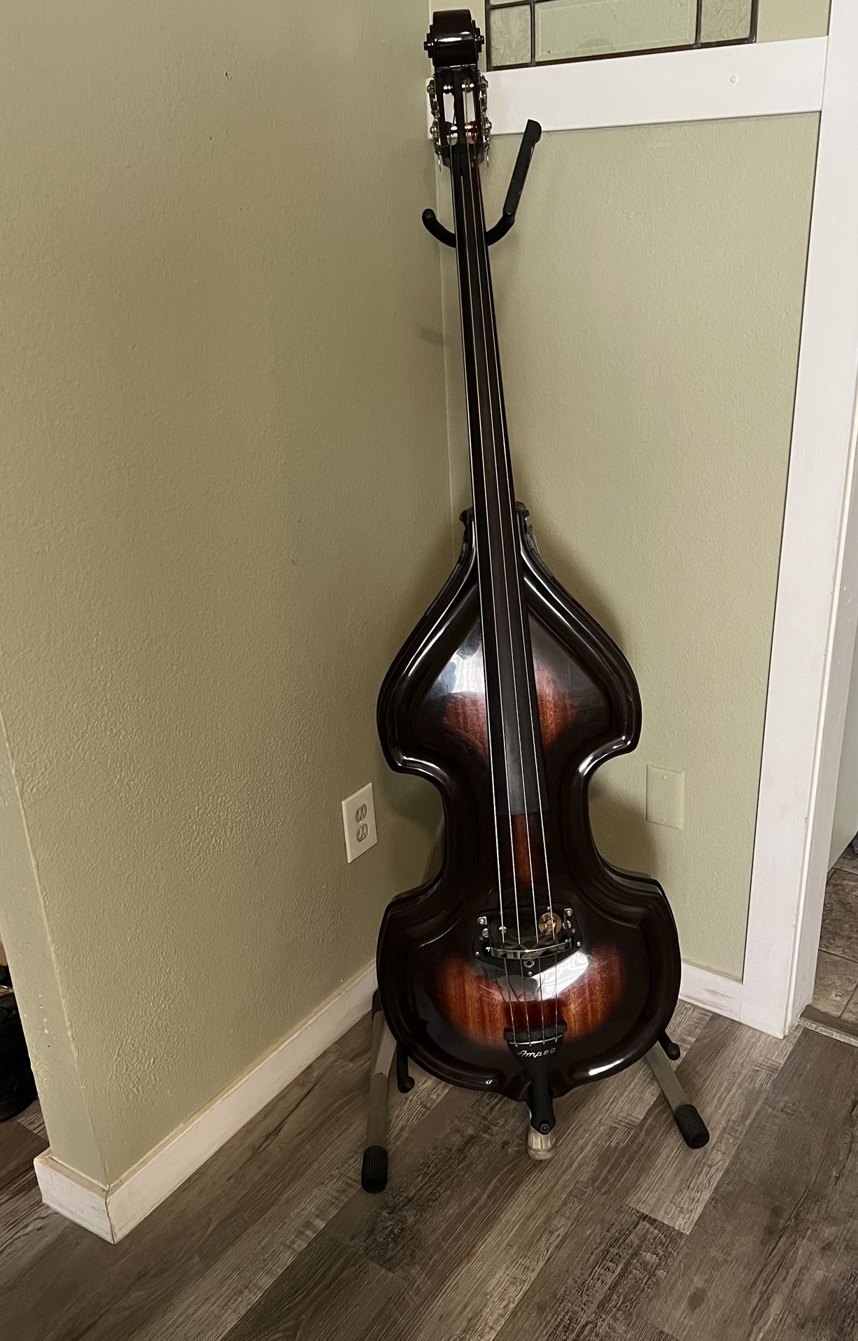 Ampeg Vintage Baby Bass BB4