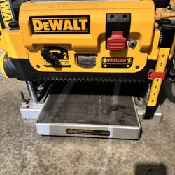 DEWALT 13-in W 15.0 -Amp Benchtop Planer