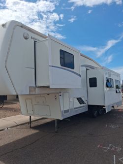 2003 Mirage By Thor 5th wheel.