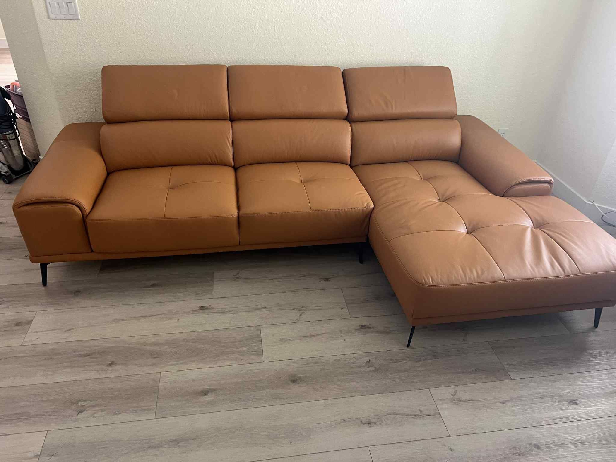New Luxury Leather Sectional Couch / Free Delivery