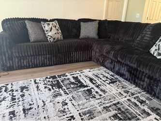 Ashley 5-Piece Sectional Sofa Plush– Paid Over $2,000 – Only 5 Months Old