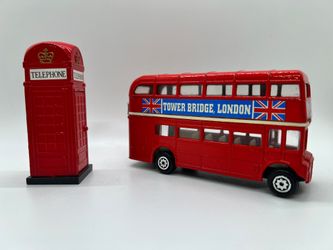 Diecast metal souvenir set, London double-decker bus & telephone box with pencil sharpener, LN