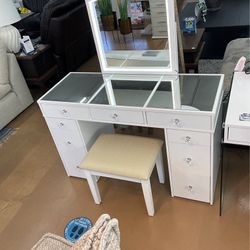 3Pc Vanity Table, Mirror and Stool $569