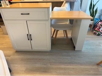 Island with connected extendable table