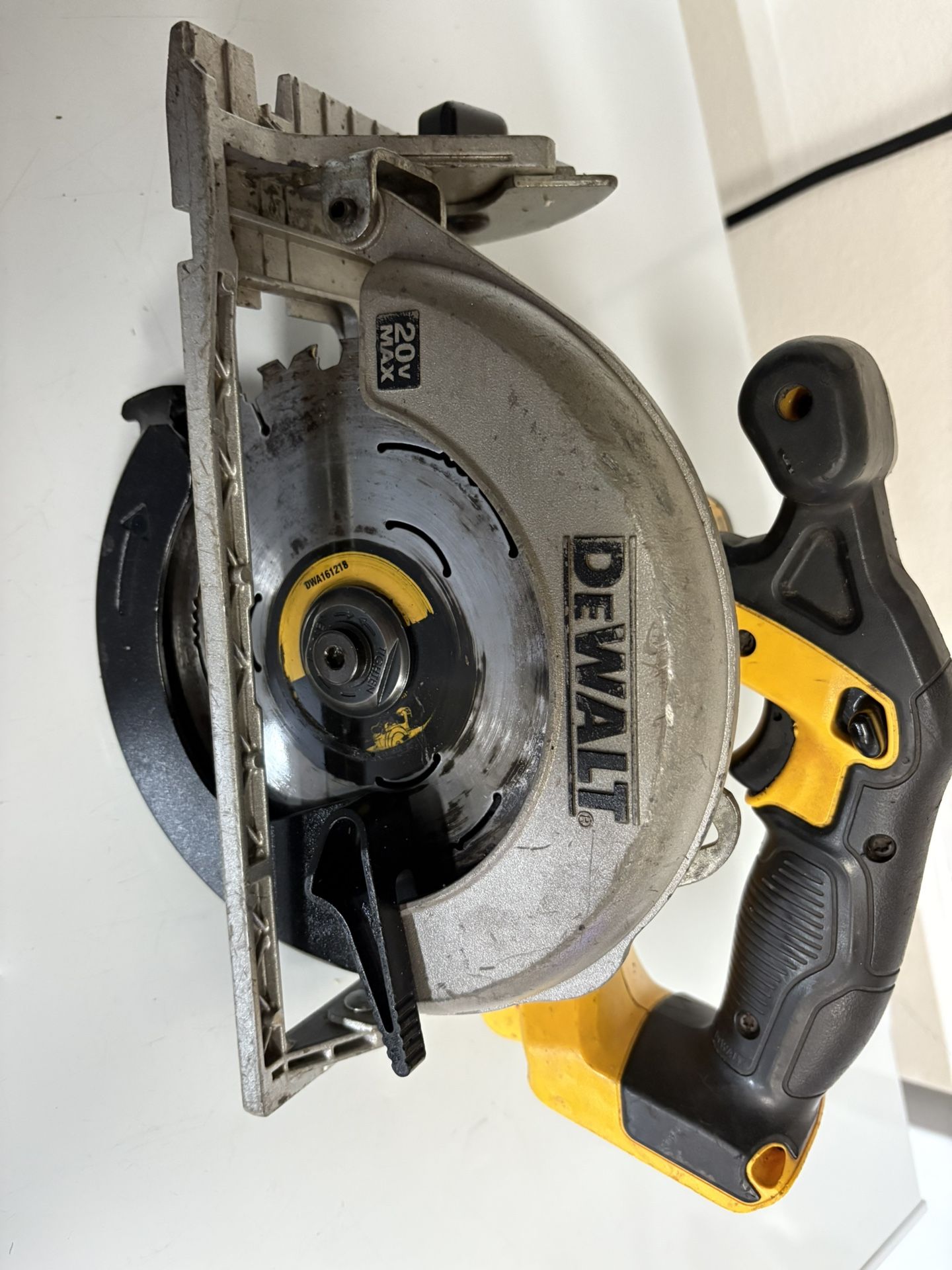DEWALT DCS391 CIRCULAR SAW 20VOLT 6-1/2”. Tool https://offerup.com/redirect/?o=T25seS5Xb3Jrcw== Great Like New