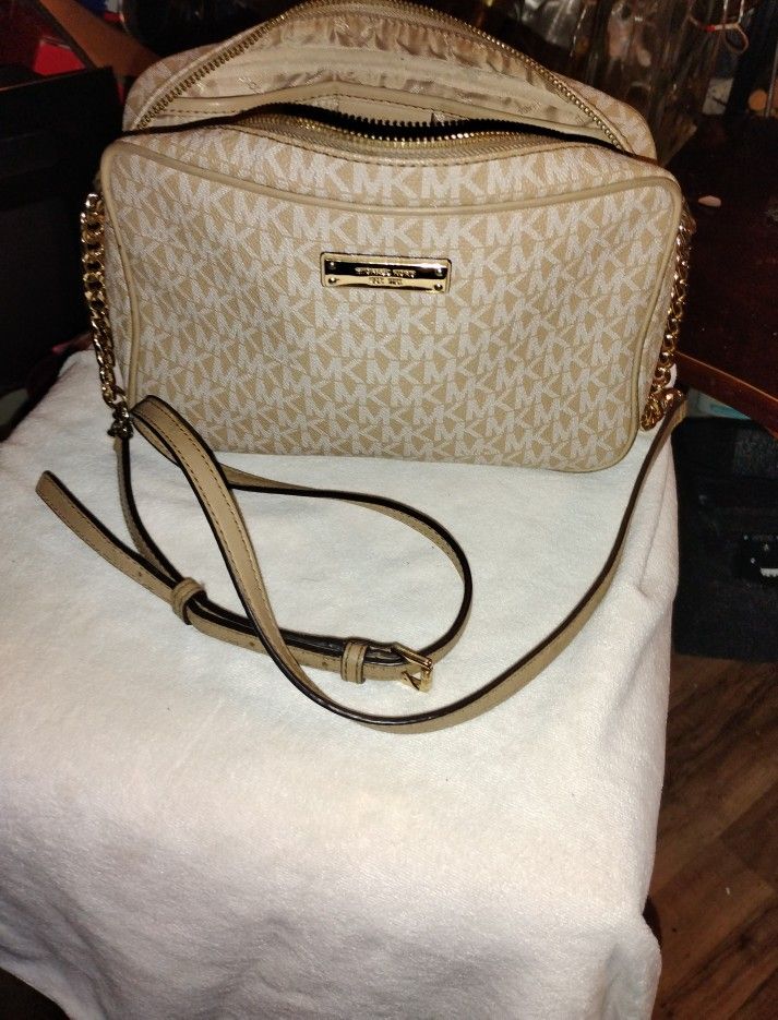 MICHEAL KORS SIGNATURE CROSSBODY BAG (SMALL)