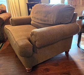 Catnapper Oversized Lovesear/ Chair and a Half - Made in USA - 62" Wide