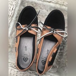 Adorable Brand New CLOUDSTEPPERS women’s Loafers By Clark’s. Size 8.