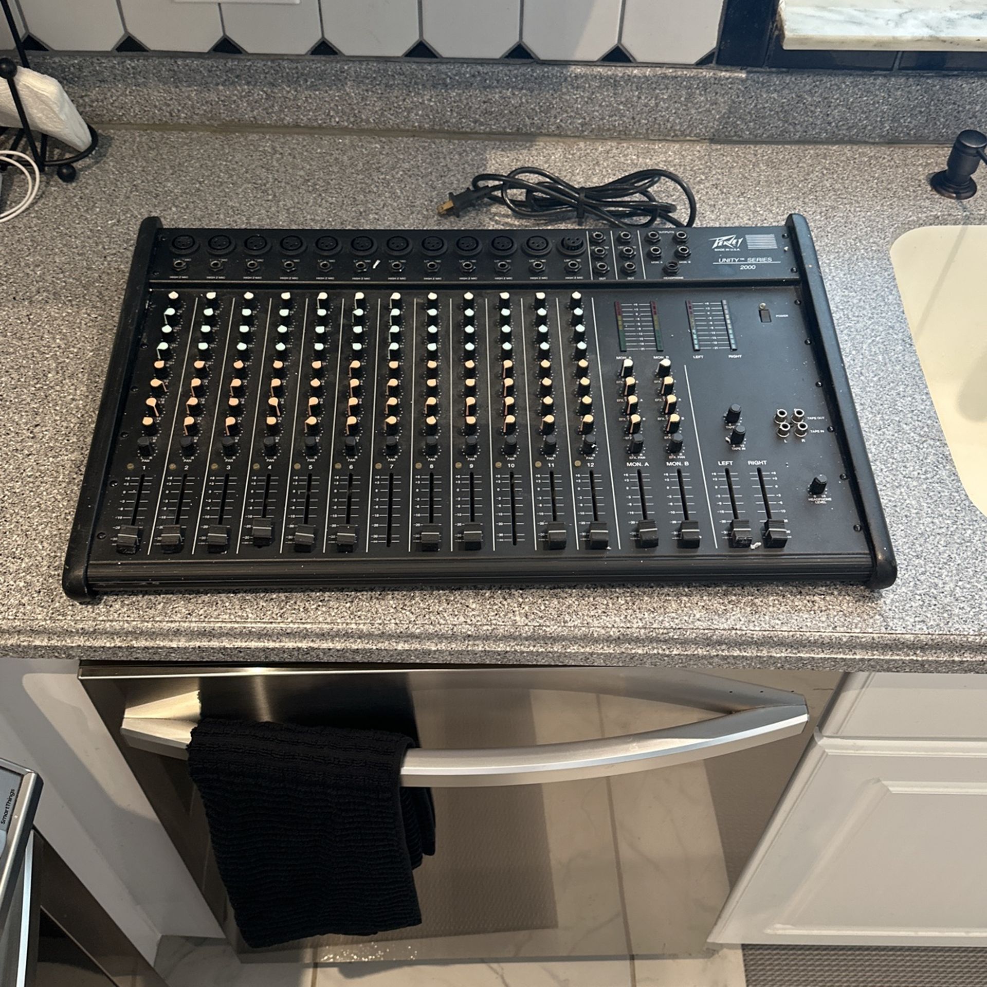 Peavey Unity Series 2012 Channel Mixer