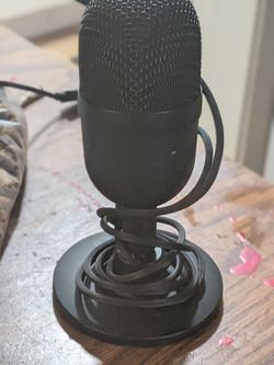 Black RAZER Seiren Mini Desktop USB Condenser Microphone w/Stand