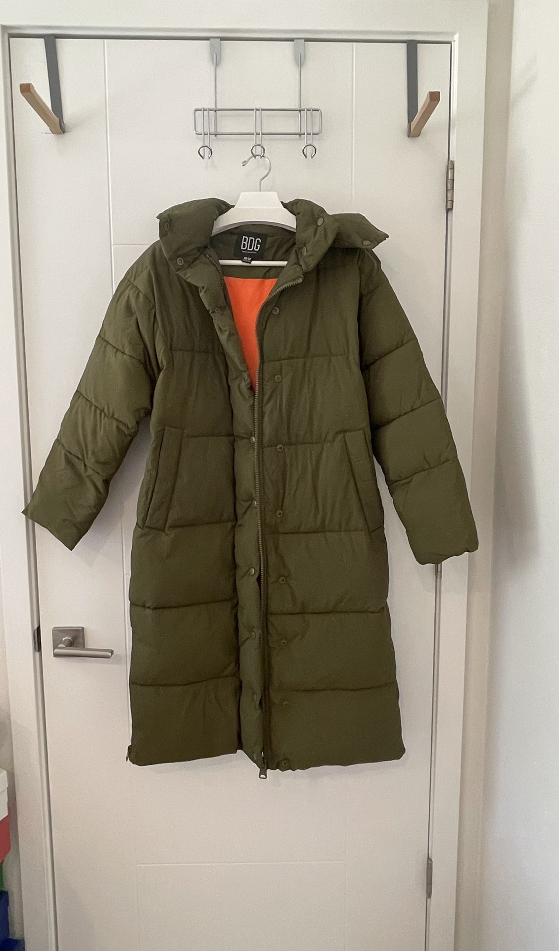 BDG (urban outfitters) Olive Puffer Jacket (size Xs/Tp). Larger fit, Oversized.