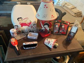 Huge Vintage Betty Boop Collectible Lot – Lamp, Decor, Bathroom Set & More