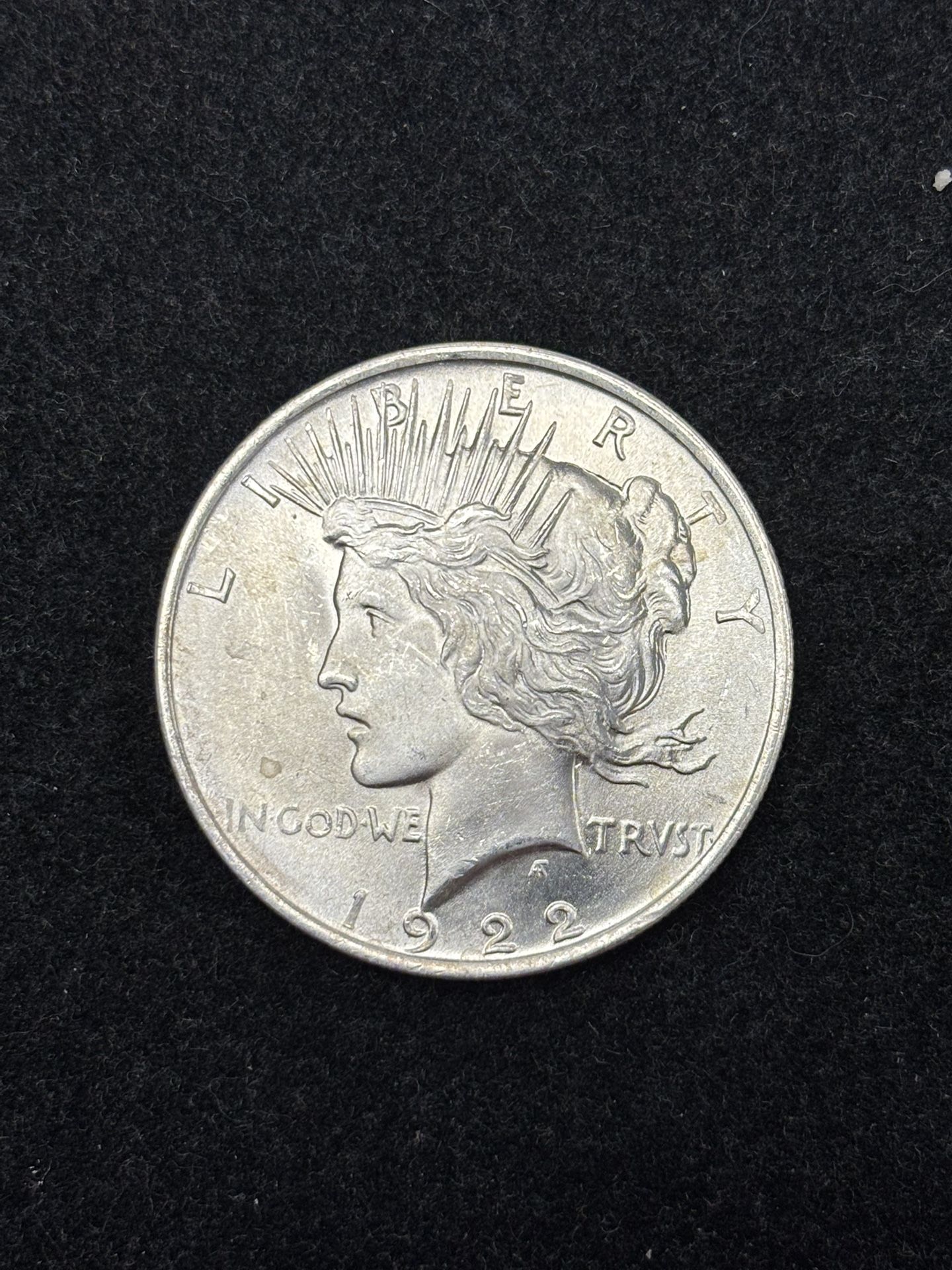 1922 Peace Silver Dollar -- GREAT UNCIRCULATED COIN!