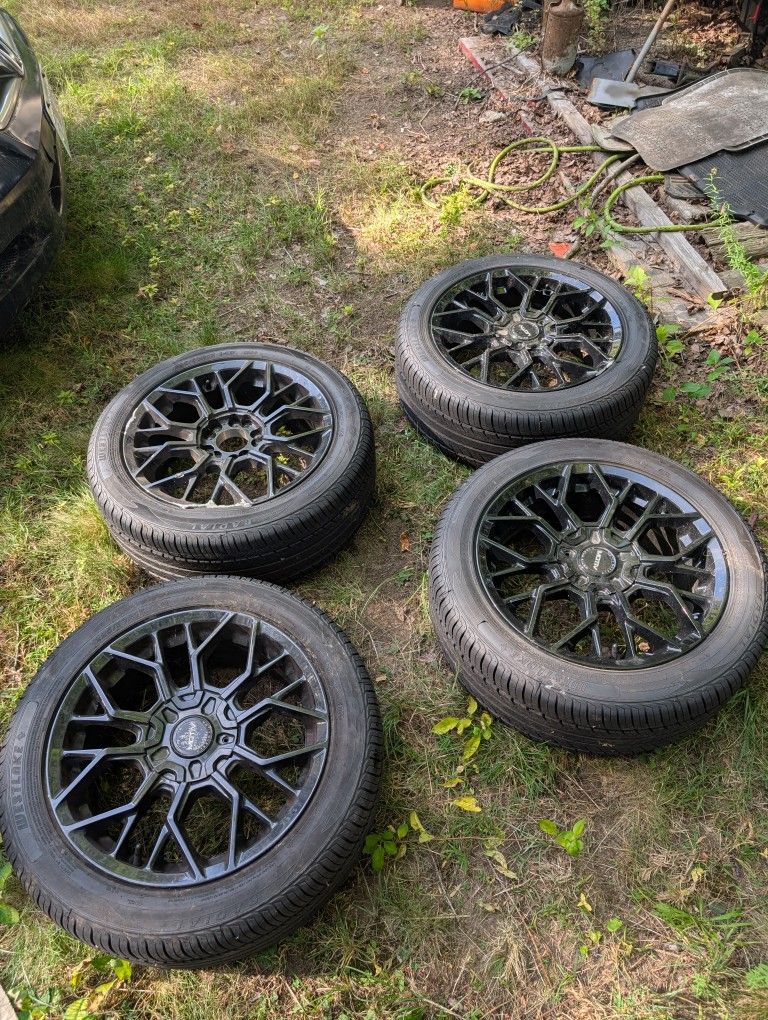 BMW 3 Series Tires + Wheels – 17” (3 Good / 1 Damaged)