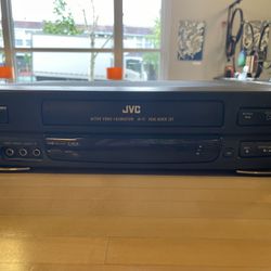 VCR w/Cable Channel Changer