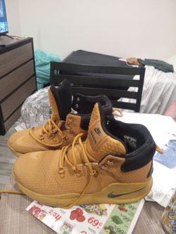 Nike shoes for 75$