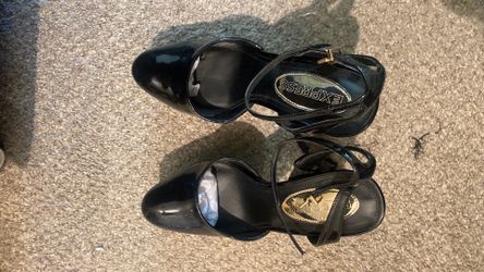 Black Shoes - Rounded Toe Pumps
