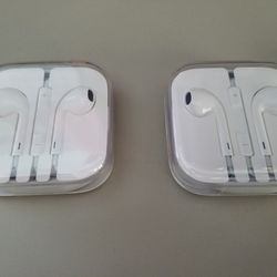 BRAND NEW! APPLE! EarPods with 3.5 mm Headphone Plug
