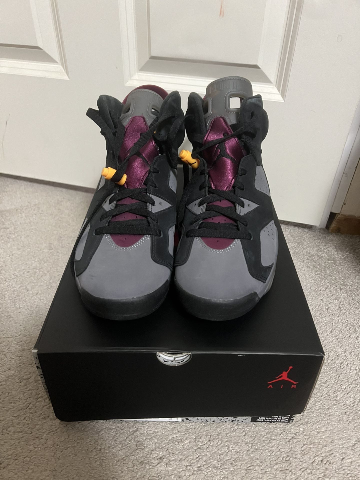 WORN ONCE JORDAN 6 BORDEAUX SIZE 9.5
