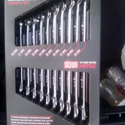 Brand New 10 Piece Metric Ratcheting Wrench Set 