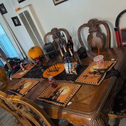 FANCY DINING TABLE FOR CHEAP. 500 DOLLARS