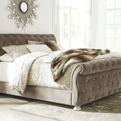 Cassimore King Upholstered Bed

