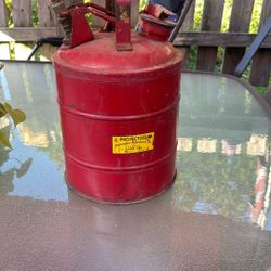 Vintage 2 Gallon Gas Can Era 19 40, 1950S