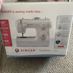 Singer Sewing Machine Tradition 2259