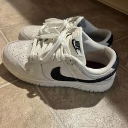Nike Panda Sneaker