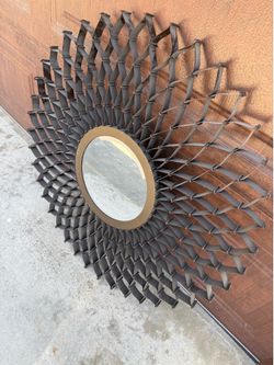 Round decorative mirror